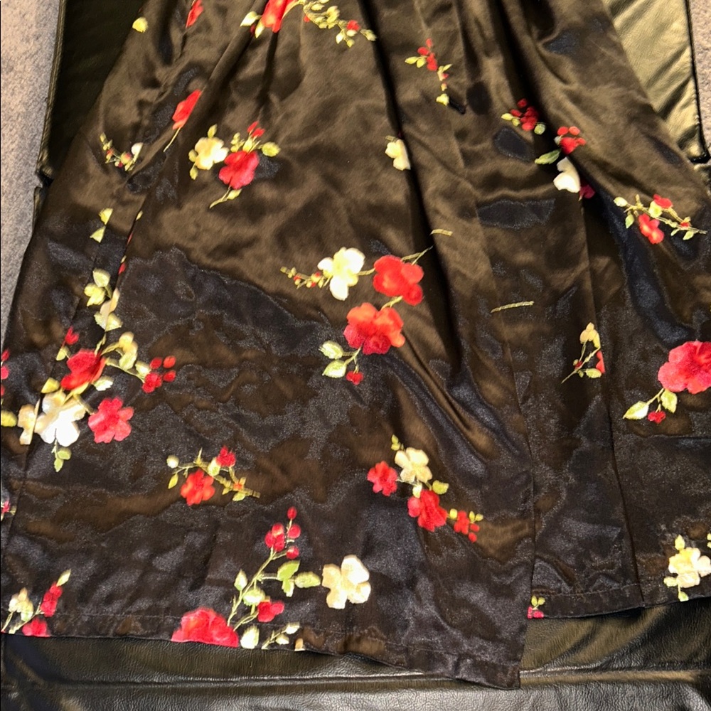 Jones New York women’s L/S Robe with a floral pattern- Brand new Size L/XL - Picture 5 of 9